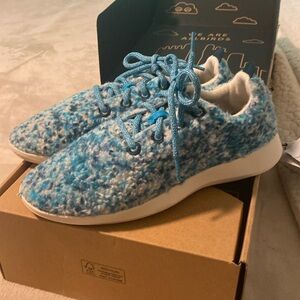 NWT Allbirds Wool Fluff Runner Blue Tie Dye size 10